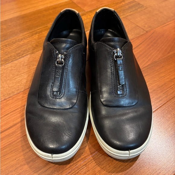 Ecco Shoes - Ecco Black Leather sneakers size 9